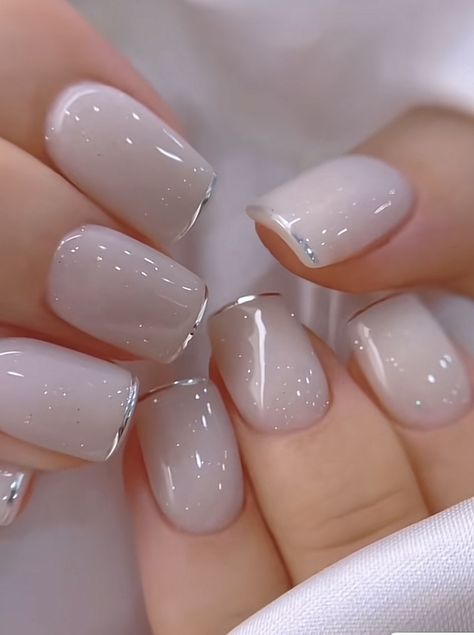 Holiday Wedding Nails, New Years Pedicure Designs, Square Nails Wedding, Bridal Nail Designs Brides, Princess Nails Aesthetic, Mother Of The Groom Nails, Mother Of The Bride Nails, Short Manicure, No Chip Manicure