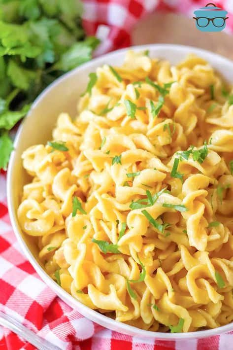 Cafeteria Noodles - The Country Cook Cafeteria Noodles With Cream Of Chicken, Egg Noodles Side Dish, Country Side Dishes, Noodles Side Dish, Noodles For Soup, One Pot Pasta Meals, Cafeteria Noodles, Pasta No Meat, Noodles Video