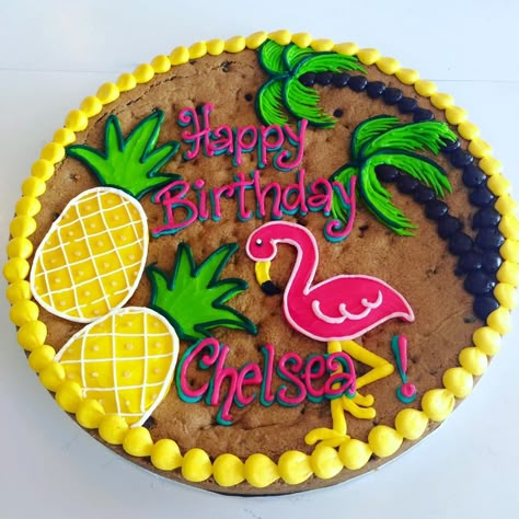 Hawaiian Cookie Cake, Pool Party Cookie Cake, Luau Cookie Cake, Flamingo Cookie Cake, Cookie Cake Decorating Ideas Summer, Cookie Cakes Ideas, Decorated Cookie Cake Birthday, Cookie Cake Ideas Birthday, Big Cookie Decorating Ideas