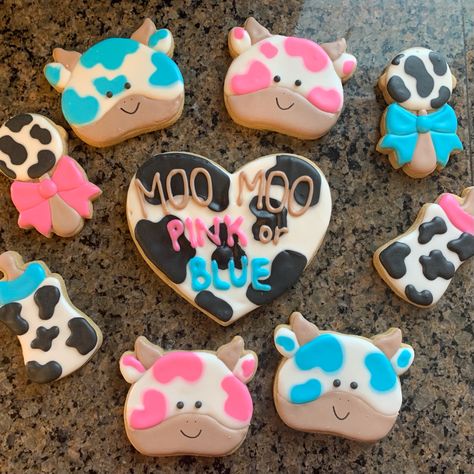 Gender Reveal Ideas For Party Farm Theme, Chicken Or Rooster Gender Reveal, Gender Reveal Cake Country, Cowboy Or Cowgirl Gender Reveal Cookies, Cow Gender Reveal Cookies, Team Heifer Team Bull Gender Reveal, Farm Animal Gender Reveal, Gender Reveal Farm Ideas, Cute Country Gender Reveal Ideas