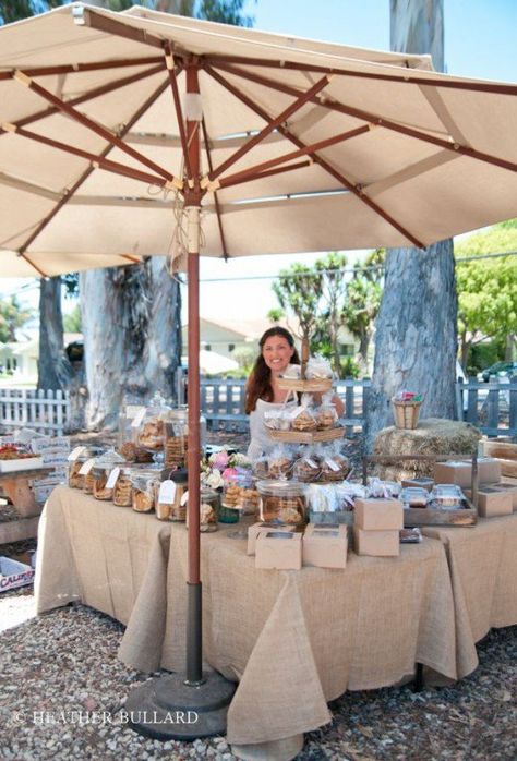 Bake Sale Displays, Market Booth Ideas, Farmers Market Stand, Market Display Ideas, Farmers Market Display, Farmers Market Booth, Market Stall Ideas, Cake Stall, Farmers Market Ideas