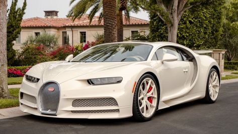 This is what having billions does for you… Xe Bugatti, Bugatti Models, H Monogram, French Luxury Brands, Pagani Huayra, Old Race Cars, Bugatti Cars, Bugatti Chiron, White Car