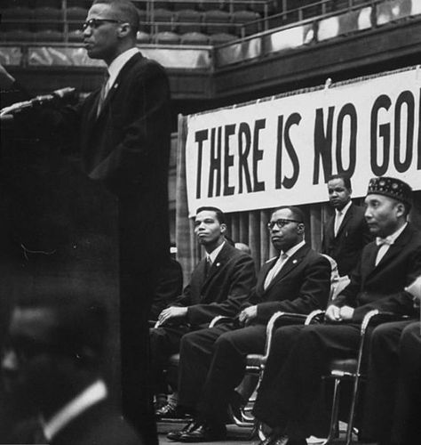 Louis Farrakhan and Elijah Muhammad listening to Malcolm speak during the Nation of Islam Saviour's Day convention in Chicago, February… Nation Of Islam, Elijah Muhammad, Muslim Faith, Usa History, Civil Rights Leaders, Love Truths, Malcolm X, Muhammad Ali, Speak The Truth