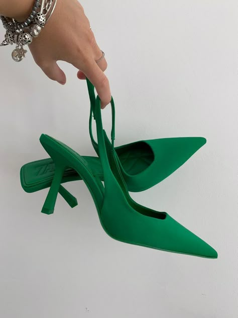 Stylish Shoes Heels, Elegant Shoes Heels, Muses Shoes, Trendy Heels, Fashion Shoes Heels, Shoes Heels Classy, Classy Shoes, Green Heels, Womens Wedding Dresses