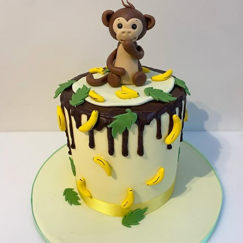 Alligator Cake, Birthday Cake For Brother, Monkey Birthday Cakes, Big Cupcake, Baby Birthday Party Theme, Monkey Cake, Jungle Cake, Monkey Birthday, Animal Cakes