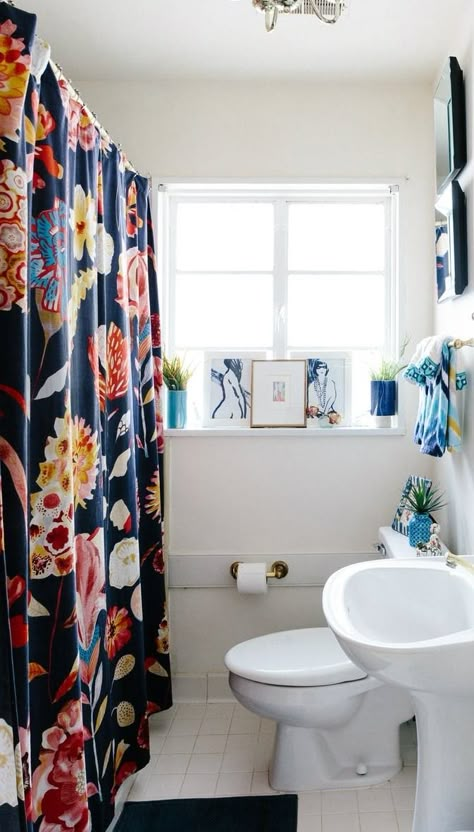 20 Reversible Ideas to Overhaul Your Rental Bathroom NOW | Apartment Therapy Moody Bathroom Shower Curtain, Small Moody Bathroom, Makeover Kamar Mandi, Moody Bathroom, Rental Bathroom, Small Apartment Bathroom, Trendy Apartment, Decorating Bathroom, Apartment Decoration