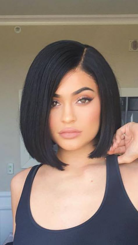 Kylie Jenner Short Hair, Sleek Bob Hairstyles, Jenner Hair, Caroline Flack, Long Bob Haircuts, Long Bob Hairstyles, Trending Hairstyles, Short Bob Hairstyles, Khloe Kardashian