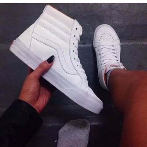 29 Cozy Shoes Inspirations For Every Day White High Top Vans, Skateboard Style, Mode Shoes, Tenis Vans, Cozy Shoes, White High Tops, White Vans, Shoe Inspiration, High Top Vans