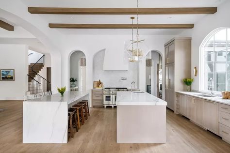 20 Double Island Kitchens We're Adding to Our Dream Home Double Island Kitchens, Double Island, Double Island Kitchen, Modern Mediterranean Homes, Mediterranean Interior, Mediterranean Style Home, Mediterranean Kitchen, Mediterranean Style Homes, Mediterranean Decor