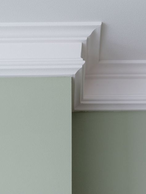 Should Crown Molding Be The Same Color As The Walls? Extra Wide Crown Molding, Minimal Crown Molding, Painted Crown Molding, Thick Crown Molding, Crown Molding Ideas, Simple Crown Molding, Ceiling Painting, Window Casing, Door Casing