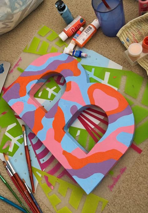 Cardboard Letter Painting Ideas, Painted Greek Letters Ideas, Painting Wood Letters Ideas, Painted Wood Letters Ideas, Wood Letter Painting Ideas Initials, Letter Painting Ideas Wooden Aesthetic, Initial Painting On Canvas Letters, Sorority Letters Painted Wooden, Aoii Paintings