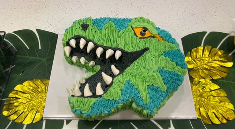 T-rex head cake, buttercream cake, dino cake, 3-rex cake ideas T Rex Head Cake, Trex Cake Ideas, Trex Cupcake Cakes, T Rex Cupcake Cake, T Rex Cake Birthday Boys, T-rex Cake, Trex Cake Birthday, Trex Cake, Triceratops Cake