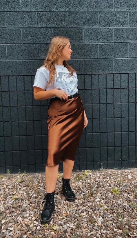 Satin Skirt Outfit, Western Apparel, Outfit Formulas, Cowgirl Western, Satin Color, Skirt Outfit, Satin Skirt, Western Outfits, Wholesale Clothing