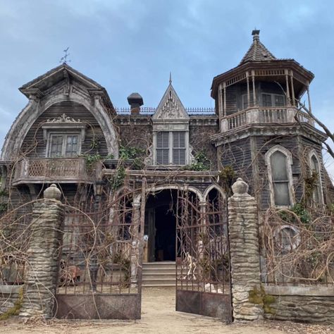 Munsters House, 1313 Mockingbird Lane, Gothic Windows, The Munsters, Rob Zombie, Budapest Hungary, Old Buildings, Dream Homes, Fixer Upper