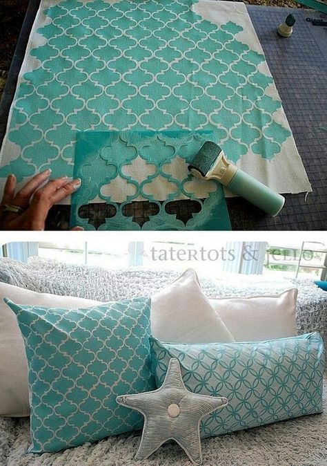 Can't find the fabric color/pattern you want...make it out of cheap utility muslin or drape lining. Stenciled Pillows, Hantverk Diy, Stencil Fabric, Martha Stewart Crafts, Pillow Tutorial, Paint Line, Pola Sulam, Stencil Diy, Décor Diy