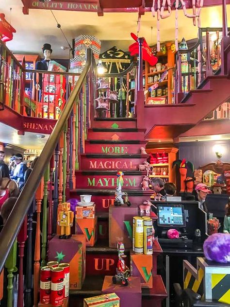 The Wizarding World of Harry Potter Weasleys Joke Shop Weasley Wizard Wheezes Aesthetic, Shifting Notebook, Weasley Wizard Wheezes, Harry Potter Store, Harry Potter Candy, Wizard Wheezes, Weasley Aesthetic, The Wizarding World Of Harry Potter, Buku Harry Potter