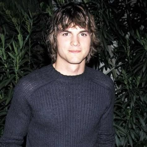 Ashton Kutcher Ashton Kutcher Hair, Michael Kelso, Boyfriend Hair, Red Wine Stains, Wine Stains, Ashton Kutcher, That 70s Show, Gary Oldman, 90s Hairstyles