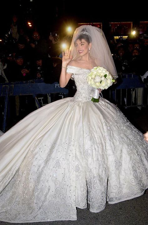 Thalia’s Amazing Wedding Dress | Glitz & Bells 1950 Wedding Dress, Junk Kouture, Celebrity Wedding Gowns, Famous Weddings, Famous Wedding Dresses, Colorful Gown, 2nd Wedding Dresses, Tupac Pictures, Celebrity Wedding Dresses