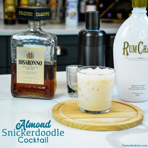 Almond Snickerdoodle Cocktail - Amaretto Rumchata Cocktail - The Farmwife Drinks Snickerdoodle Cocktail, Rumchata Recipes Drink, Amaretto Drinks Recipes, Rumchata Cocktails, Cocktail Amaretto, Amaretto Recipe, Amaretto Drinks, Rum Chata, Bartender Drinks Recipes