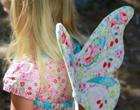 Butterfly Wings Butterfly Quilt, Kids Dress Up, Kids Sewing, Butterfly Wing, Things To Sew, Fairy Wings, Sewing Toys, Sewing Gifts, Sewing For Kids