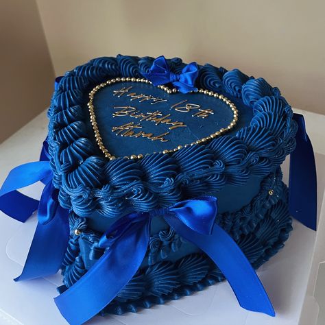 💙✨ Cake sizing details: 2 layer 6 inch heart cake #royalbluecake #heartcake #yyccakes #yycheartcakes #vintageheartcake #explorepage #cakedecorating #cakeinspo #bluecake Royal Blue Heart Cake, Blue Cake Designs Birthday, Blue Rosette Cake, Blue Heart Cake, Blue Vintage Cake, Royal Blue Cake, Heart Cake Design, Fiesta Cake, Birthday Cake For Husband