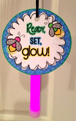 "Ready, Set, Glow" Firefly themed back to school glow stick tags. FREE on TPT! Visit http://www.teacherspayteachers.com/Store/Julie-Worsham to download! Glow And Grow Classroom Theme, Firefly Classroom Theme, Open House Gifts, Reading Incentives, Reading Night, Class Labels, Beginning Of Year, Display Boards, Class Theme