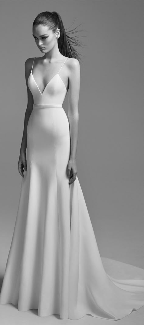 Áo Blu, Simple Elegant Wedding Dress, Simple Wedding Gowns, Simple Elegant Wedding, Pnina Tornai, Ceremony Dresses, Trendy Wedding Dresses, Dress Bride, Alex Perry