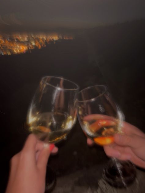 Wine Photo, Alcohol Aesthetic, Clubbing Aesthetic, Wine Night, Summer Photos, Aesthetic Vintage, Summer Nights, White Wine, Good Vibes