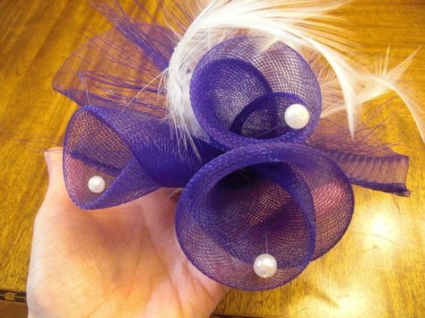 Follow these simple step-by-step instructions to make your own crin flower to trim your handmade fascinator. Diy Fascinator, How To Make Fascinators, Fascinator Hats Diy, Accessoires Barbie, Tea Hats, Sewing Hats, Red Hat Society, Fascinator Hairstyles, Tea Party Hats