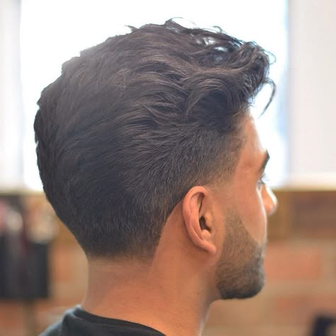 Mens Low Fade Long On Top, Mens Haircut V In Back, V Back Haircut Men, Men Haircut Mid Fade, Halal Haircuts For Men, Low Taper Fade Boys Haircut, Short Side Part Haircut Men, Tapper Fade Alto, One Side Hairstyle Men