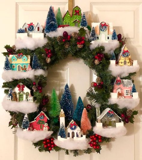 How to Make a Wonderful Winter Village Wreath - Paper Glitter Glue Christmas Village Wreath, Diy Christmas Village Houses, Village Wreath, Wreath Paper, Cork Crafts Christmas, Christmas Tree Village, Christmas Boho, Diy Christmas Village, Winter Village