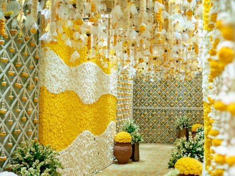 Passage transformed into waves of yellow & white creating a perfect walkway ✨💛 ~ Shahdil’s Haldi Design & Decor : @vividhweddingplanners #VividhWeddingPlanners #haldi #haldientrance #haldidecorinspo #weddingdecor #haldiceremoni #quirkyhaldidecor [ Hyderabad wedding planners, luxury wedding planners, big fat indian weddings, wedding designer, south Indian weddings, wedding planning service ] South Indian Haldi, Haldi Design, Mehendi Decoration, Hyderabad Wedding, Mehendi Decor, Cradle Ceremony, Wedding Decor Photos, South Indian Weddings, Big Fat Indian Wedding