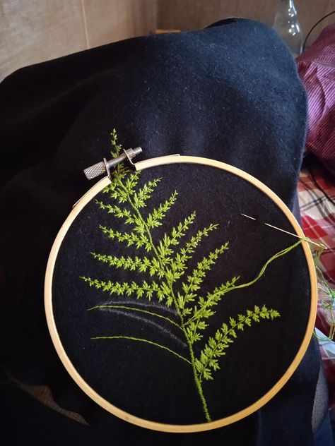 Masculine Embroidery, Embroidery Patterns Floral, Embroidery On Black Fabric, Embroidery Plants, Moss Embroidery, Fern Embroidery, Nature Embroidery, Plant Embroidery, Embroidered Accessories