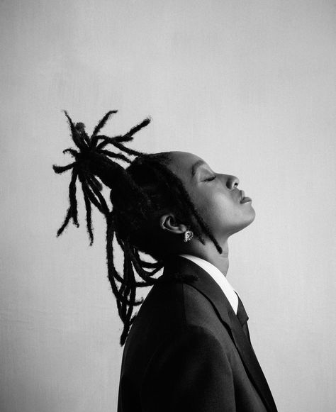 Black Balloons Photoshoot, Unique Headshots, Little Simz, Musician Portraits, Black And White Suit, Mode Editorials, Studio Photography Poses, Black Photography, Hip Hop Art