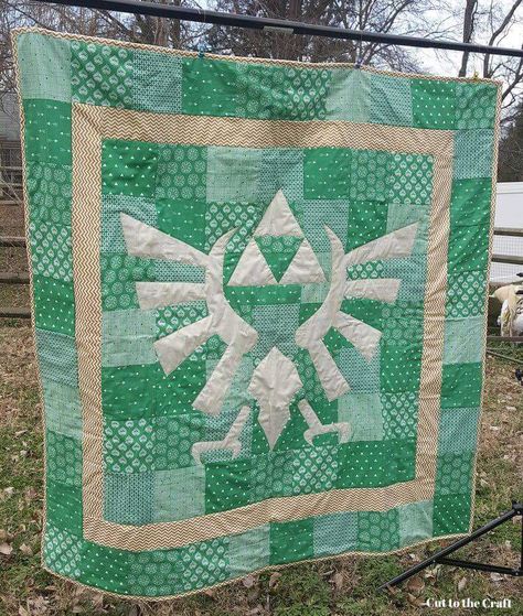 Dnd Quilt, Zelda Quilt Pattern, Zelda Bedroom, Unusual Quilts, Zelda Room, Zelda Quilt, Zelda Aesthetic, Fox Quilt, Knitting Quilt