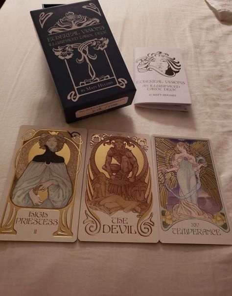 Celtic Cross Tarot, Learning Tarot Cards, Tarot Card Spreads, Tarot Meanings, Fotografi Vintage, Tarot Cards Art, Tarot Learning, Tarot Card Decks, Tarot Art