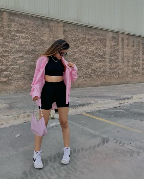 Black With Pink Outfits, Pink Black Outfit Ideas, Short And Tshirt Outfits, Outfits With Pink Top, Outfits Vestido Rosa, Pink And Black Outfit Casual, Outfit Short Rosa, Outfit Con Biker Short, Pink Short Outfits