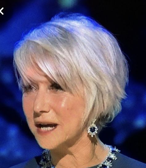 Helen Mirren Hairstyles, Helen Mirren Hair, Hair 50, Short White Hair, Gorgeous Gray Hair, Live Beautiful, Chin Length Hair, Messy Short Hair, Short Grey Hair