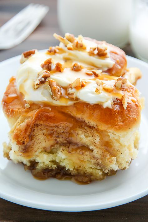 Soft and fluffy homemade cinnamon buns topped with salted caramel and cream cheese frosting! Peaches Cream Cheese, Caramel Sticky Buns, Sticky Buns Recipes, Baker By Nature, Special Occasion Food, Peach Cream, Breakfast Casserole Sausage, Sticky Buns, Bun Recipe