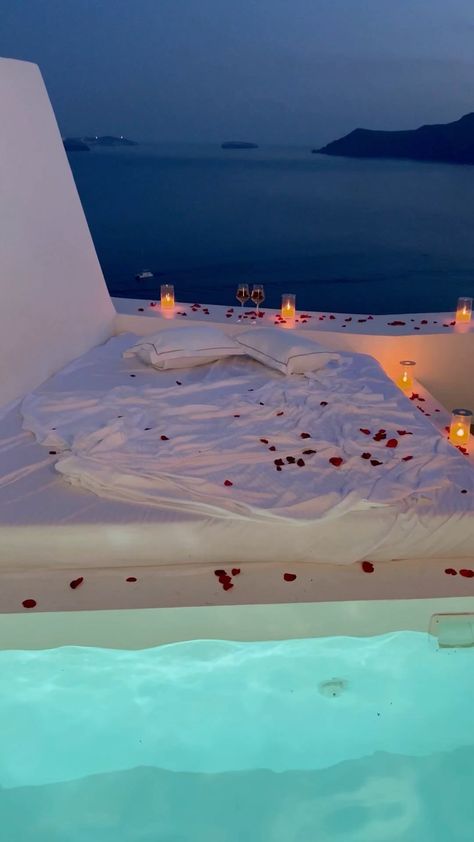 Greece Hotel, Honeymoon Night, Great Vacation Spots, Love Sunset, Romantic Date Night Ideas, Beach Honeymoon Destinations, Greece Hotels, Birthday Quotes Funny For Him, Romantic Honeymoon Destinations