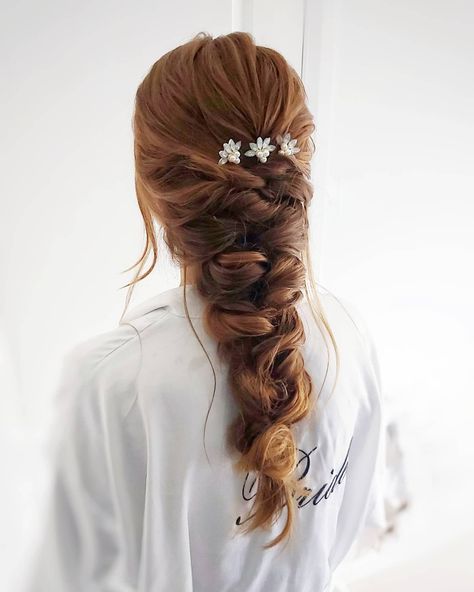 Mermaid braided bride Fishtail Braid With Flowers Wedding, Mermaid Bride Hairstyle, Braided Bridal Hairstyles Medium Length, Bridal Braids For Long Hair With Veil, Elsa Braid Wedding Hair, Mermaid Braid Wedding Hair, Mermaid Braids Hairstyles, French Braid Wedding Hairstyles, Mermaid Wedding Hair