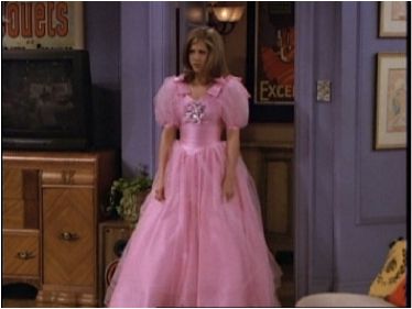 Go big or go home | 11 Fashion Tips I Learned From Watching Friends Ugly Bridesmaid Dresses, Rachel Haircut, Rachel Green Outfits, Rachel Friends, Friends Reunion, Jenifer Aniston, Silver Bridesmaid, Friends Moments, Prom Queens