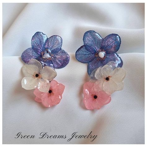 Unique Gifts Women, Hydrangea Dried, Dried Flower Earrings, Floral Resin, Resin Crafts Tutorial, Resin Jewelry Diy, Wedding Petals, Real Flower Jewelry, Flower Resin