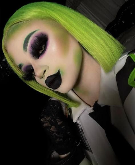 Beetlejuice Makeup Black Female, Bettel Juice Makeup, Beetlejuice Costume For Women, Beetle Juice Makeup Halloween, Beetle Juice Eye Makeup, Womens Beetlejuice Costume Diy, Women Beetlejuice Makeup, Bettle Juice Make Up Women, Beetle Juice Inspired Makeup