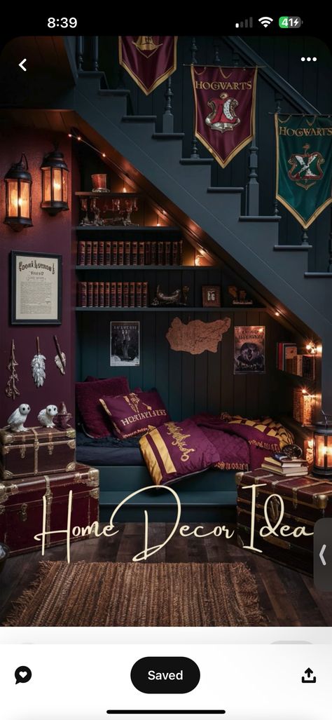 Harry Potter Room Aesthetic, Harry Potter Bedrooms, Harry Potter Aesthetic Room Decor, Harry Potter Themed House, Harry Potter Interior Design, Harry Potter Inspired Room, Harry Potter Interior, Harry Potter Living Room, Hogwarts Bedroom