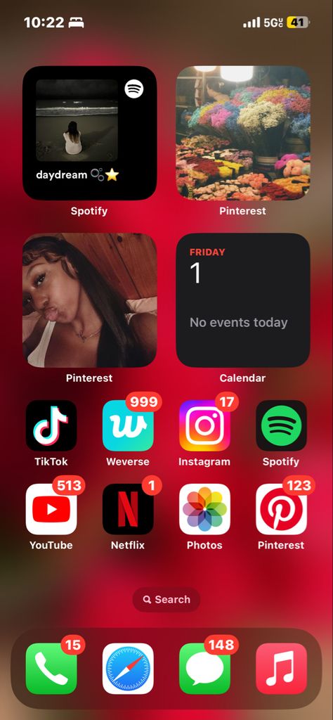 Ios Customization Ideas, Silly Homescreen, Snap Pics Ideas, Home Screen Inspo Iphone, Baddie Phone Layout, App Design Ipad, Lockscreen Iphone Quotes, Organize Phone Apps, Ipad Essentials