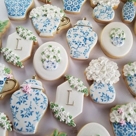 Floral Chinoiserie Cookies 1 Dozen Sophisticated Chic Bridal Shower French Blue Ginger Jars Hydrangeas Personalized Wedding Cookies - Etsy Ginger Jar Bridal Shower Decor, Chinoiserie Cookies Decorated, Bridal Shower Hydrangea Theme, Chinoiserie Bridal Shower Ideas, French Blue Bridal Shower Ideas, Blue And White Party Ideas, Rustic Theme Bridal Shower Ideas, Bridal Shower Decor Blue, Blue Bridal Shower Ideas Decorations