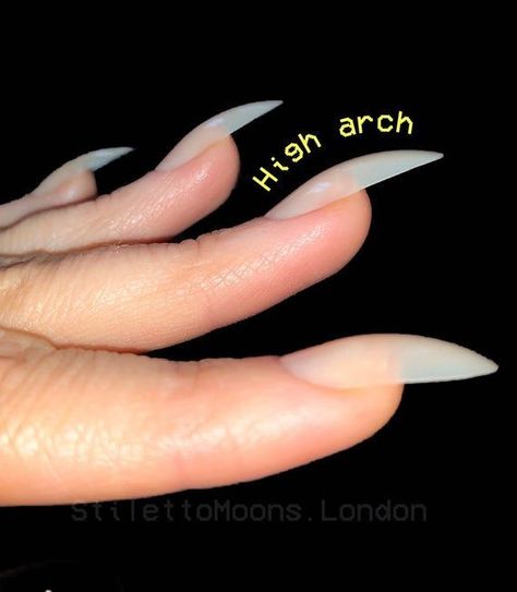 Almomd Nails, Nails 80s, Curve Nails, 80s Nails, Nice Hands, Nail Tables, Beige Design, Nail Board, Curved Nails