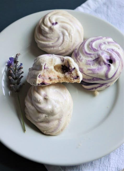 Vegan Lavender Aquafaba Meringues - Very Vegan Val Lavender Meringue, Aquafaba Recipes, Vegan Meringue, Vegan Egg Substitute, Halloween Breakfast, Meringue Cookies, Vegan Eggs, Tea Time Snacks, Vegan Cake