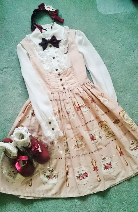 Vintage Short Dress, Country Lolita, Innocent World, Dolly Fashion, Emo Dresses, Kawaii Fashion Outfits, Shirt Dress Style, Lolita Dress, Gothic Lolita